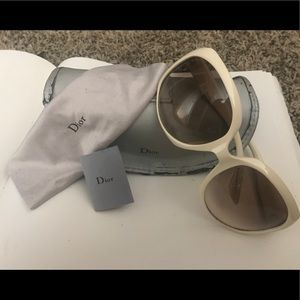 COPY - Christian Dior Women’s Oversized Sunglasse…